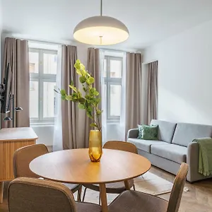 Appart hôtel Limehome Halkova ****