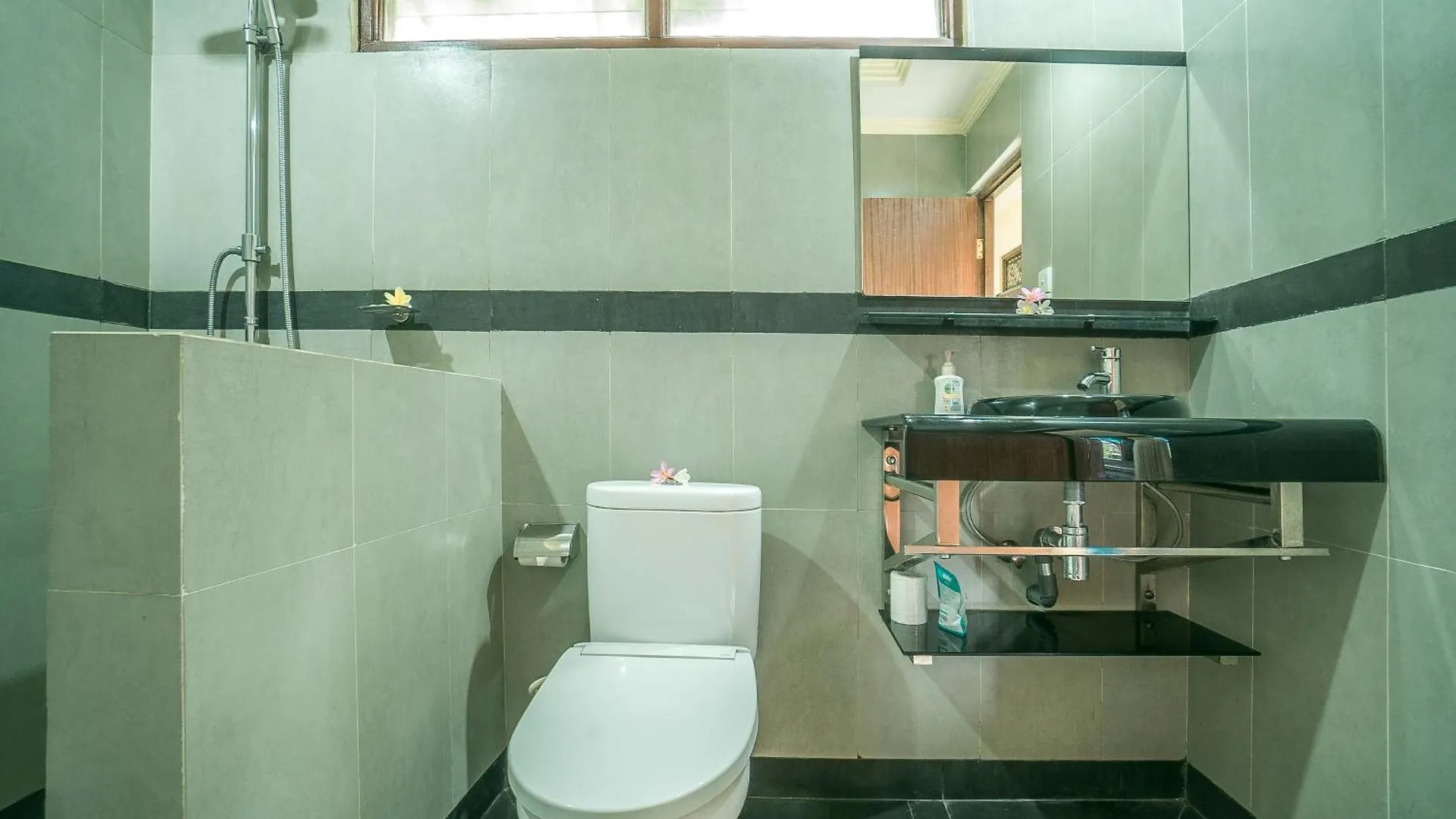 Three Dewi'S Guest House Ubud